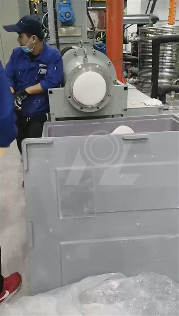 2，上料，捏合精煉